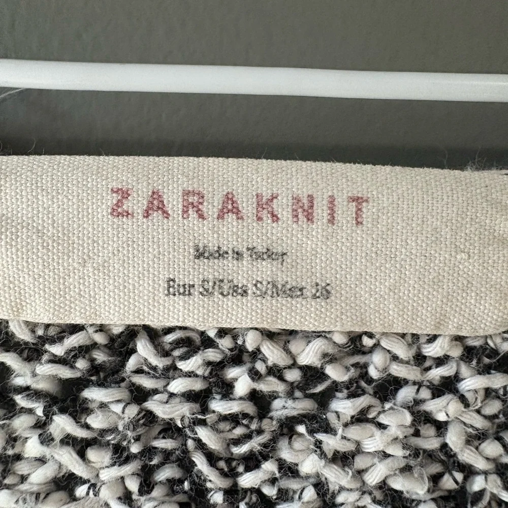 ZARA knit, size small, over sized,Cozy Gray Women's Sweater, v neck - Picture 4 of 5
